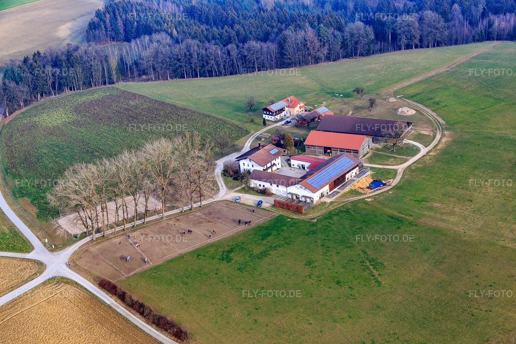 Luftbild: Pferdehof Ziegelbauer in Pfarrkirchen im Bundesland Bayern in Deutschland. Foto: IMG_085629.jpg vom 31.12.2015 durch Werner Riehm/FLY-FOTO.de
