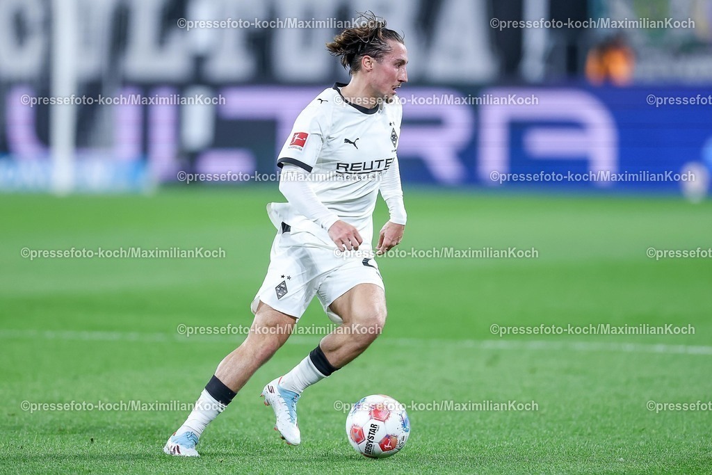 BMG05102501140 | 05.10.2025, Fußball, Borussia Mönchengladbach - SC Freiburg, 1. Fußball Bundesliga, Borussia-Park, Saison 2025 2026: Rocco Reitz&nbsp;(Borussia Mönchengladbach #27) DFB regulations prohibit any use of photographs as image sequences and or quasi-video.