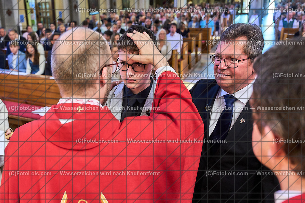 ALP0748_PfarrFirmung Wieselburg_Firmvorgang | (C)FotoLois.com, Alois Spandl, Firmung in der Pfarrkirche Wieselburg mit Generalvikar Dr. Christoph Weiss, Dechant Pfarrer Daniel Kostrzycki und Monignore Franz Dammerer, Sa 15. Juni 2024.