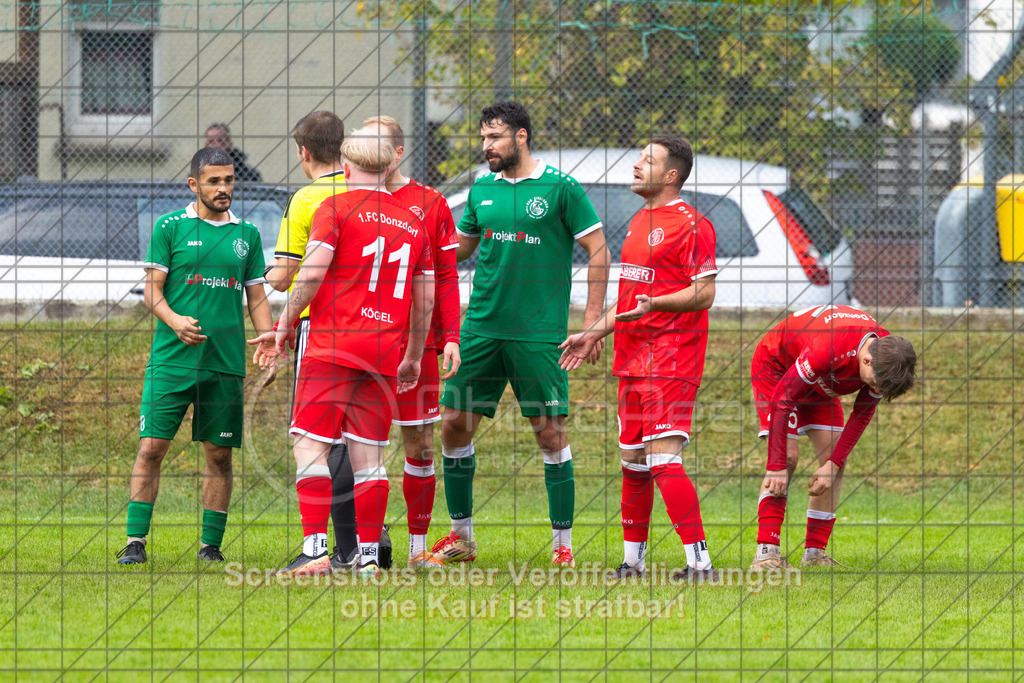 20261011_163723_0467_(c)_by_PhotoPeet | #,KSG Eislingen (grün) vs. 1.FC Donzdorf (rot), Fußball, Bezirksliga - Bezirk Neckar/Fils, 07. Spieltag, Saison 2026/2027, Rasensportplatz, Albstraße 69, 73054 Eislingen, 11.10.2026 - 15:00 Uhr,Foto: PhotoPeet / Sport- &amp; Eventfotografie / Peter Harich