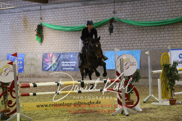 IMG_0853 | Deine Turnierfotos vom Reitturnier online kaufen: Dressur, Springen & Siegerehrung. Professionelle Pferdefotografie aus dem Rheinland – als Download & Print.Alternative: Turnierfotograf für den Pferdesport: Finde deine Fotos von Dressur- und Springturnier