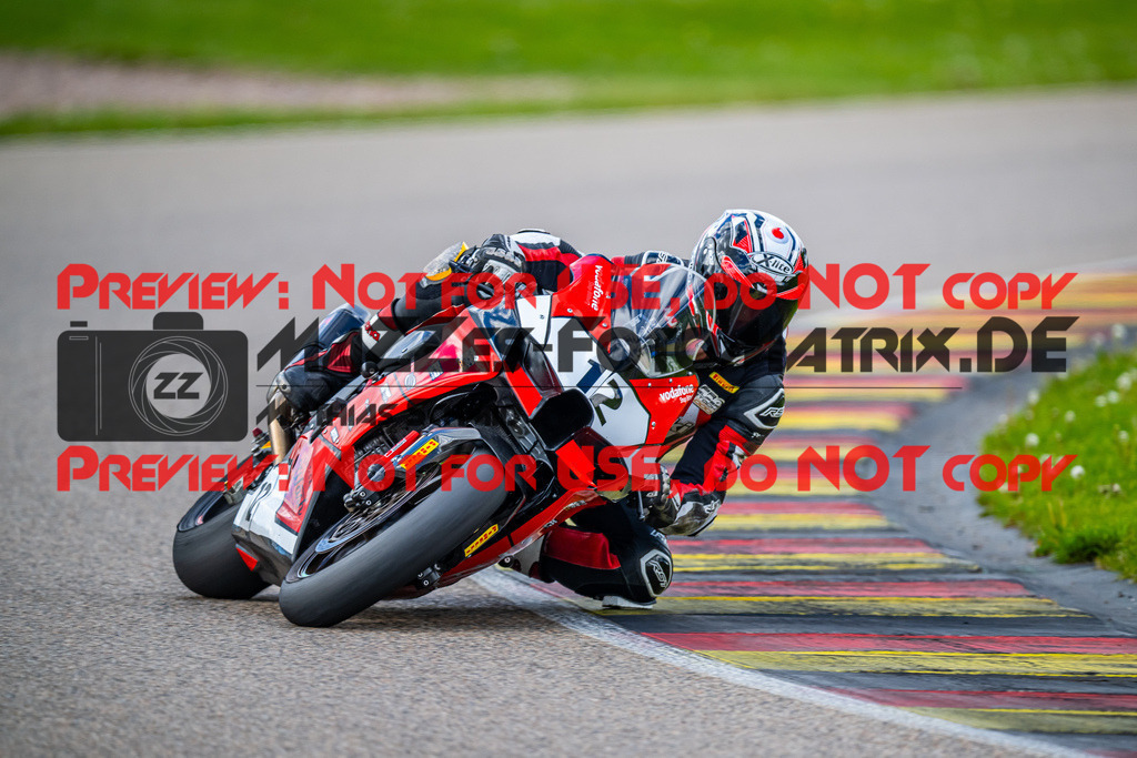 MaZZes_FotoMatrix_240505_6007705_1992 | STK1000
