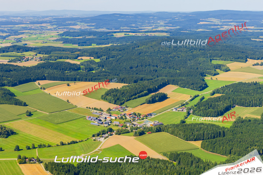 Luftbild Vs Google Maps  Langau  Oberviechtach -Das Luftbild wurde 2025 vom UL-Flugzeug heraus erstellt ( keine Drohne ) - Hochauflösende Luftaufnahme -Nicht vergleichbar mit Google Maps oder Satelittenbilder- Die Geschenkidee !Mit Lizenz und Bildrechte bestellbar