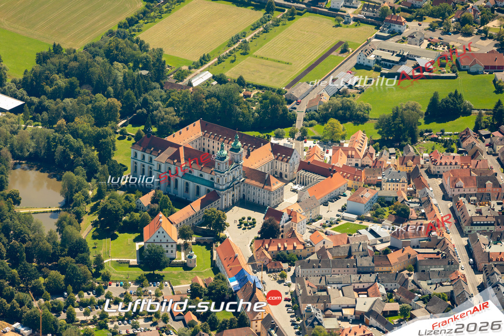 Das Luftbild zeigt : Basilika mit Diepoldsbrunnen Waldsassen - Die Luftaufnahme wurde 2023 vom UL-Flugzeug aus erstellt ( keine Drohne ) - Hochauflösende Luftaufnahme - Für grossformatige Ausdrucke geeignet. Die Geschenkidee !Mit Lizenz und Bildrechte bestellbar