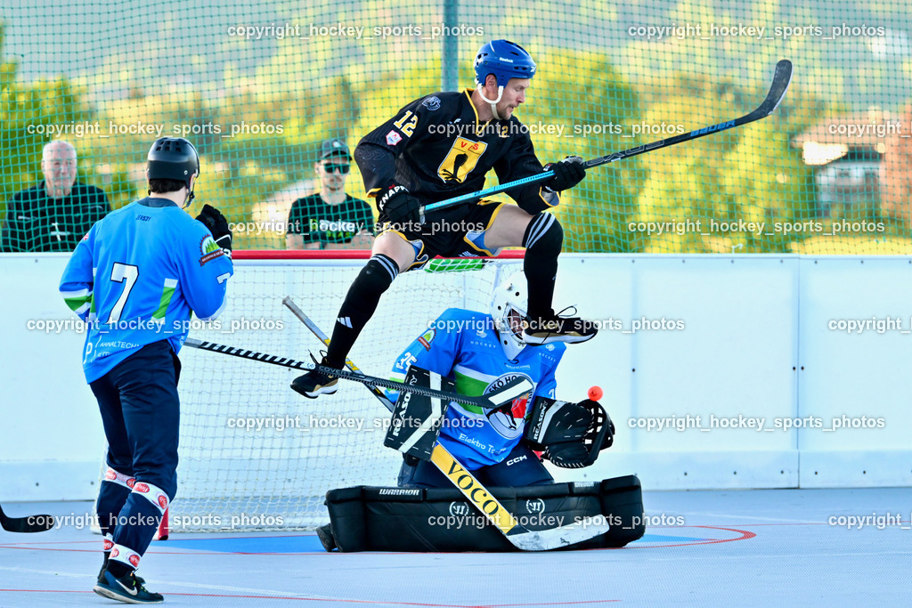 VAS Ballhockey Villach vs. ASKÖ Villach Ballhockey | #7 Urbanek Martin SV ASKÖ Ballhockey, #12 Duricky Jan VAS Ballhockey Villach, #35 Lepuschitz Leo SV ASKÖ Ballhockey, VAS Ballhockey Villach vs. ASKÖ Villach Ballhockey , VAS Ballhockey Villach vs. ASKÖ Villach Ballhockey  am 13.05.2026 in Villach (Alpen Arena ), Austria, (Photo by Bernd Stefan)