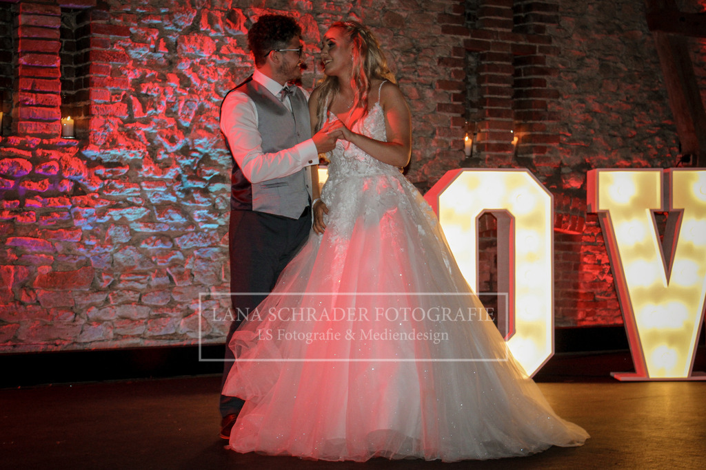 Hochzeit Sven _ Evi 08.07.22 Freie Trauung-28 | lanaschraderfotografie - Realisiert mit Pictrs.com