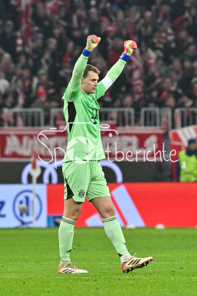 FC Bayern München - 1. FSV Mainz 05 | MUNICH, GERMANY - 14. DECEMBER: im Bild Manuel NEUER (FC Bayern Munich 1) / Jubel / Einzelfoto / Freisteller während dem Bundesligamatch zwischen dem FC Bayern München und dem 1. FSV Mainz 05 am 14. Spieltag in der Allianz Arena / DFL REGULATIONS PROHIBIT ANY USE OF PHOTOGRAPHS AS IMAGE SEQUENCES AND/OR QUASI-VIDEO
