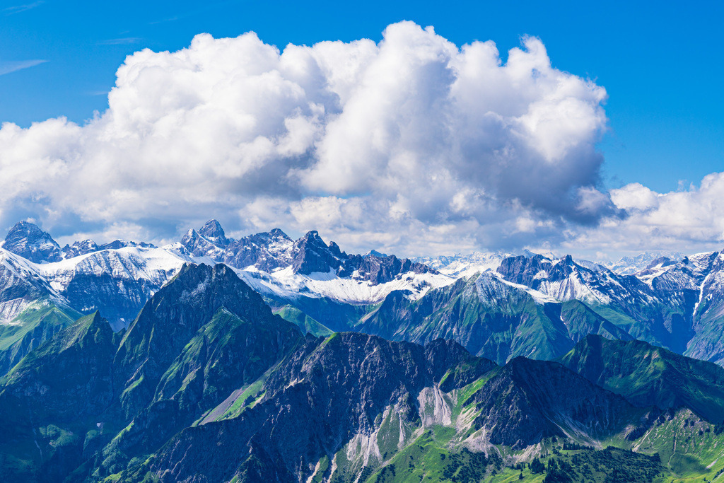 Blick vom Nebelhorn bei Obersdorf auf die Alpen | Blick vom Nebelhorn bei Obersdorf auf die Alpen.