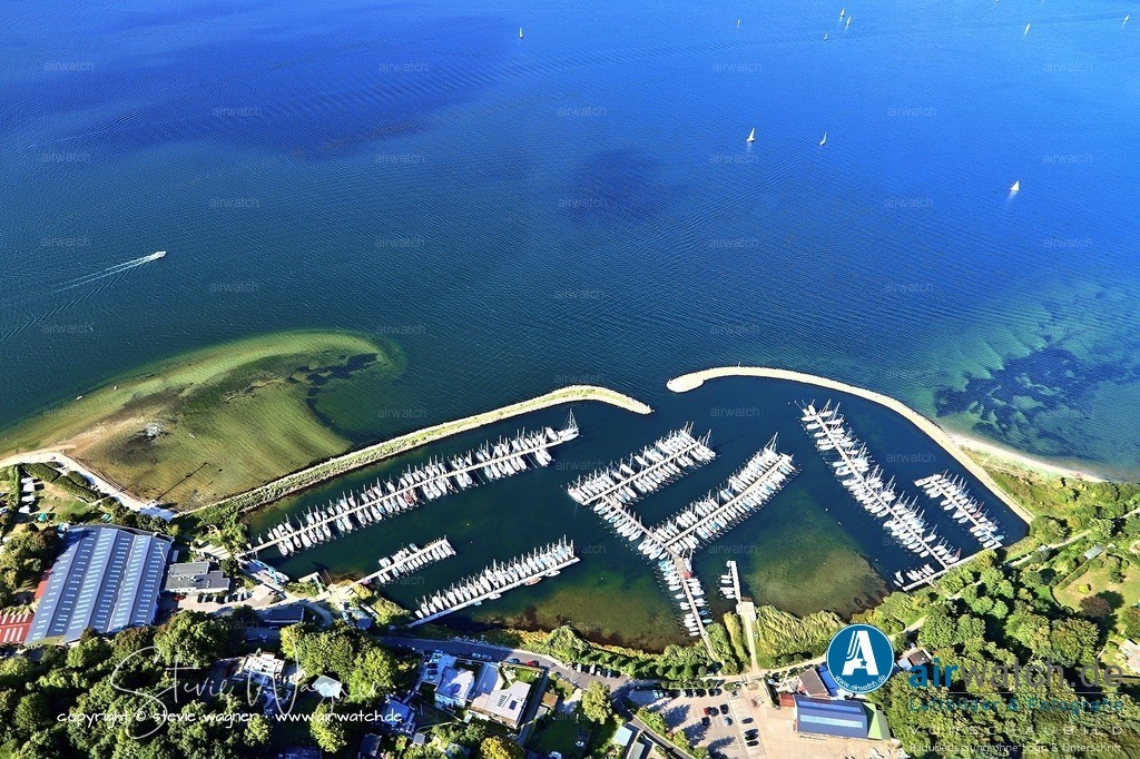 Luftbild Yachthafen Fahrensodde - Die Marina bietet moderne Liegeplätze und Serviceeinrichtungen | Die Marina bietet moderne Liegeplätze, Serviceeinrichtungen und ist gut in die regionale Wassersportinfrastruktur eingebunden. Sie liegt verkehrsgünstig und ist sowohl für Tagesgäste als auch für Daueryachten attraktiv.