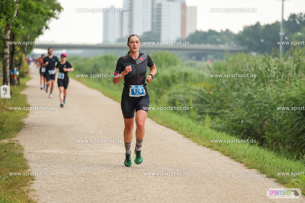 LUR_1831 | 34. M-net Erlanger Triathlon 2025 #erlangertriathlon  #mnettriathlon2025 #mnettriathlon #team #olympischedistanz #mitteldistanz #triathlon #maindonaukanal  #erlangertriathlon2025 #yourpictrs #tv1848 #tv1848erlangen  #triathlonbayern #sportinerlangen #demsportverbunden #sportshot_your_pictrs Copyright: www.sportshot.de