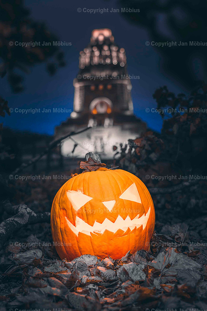 Halloween | Halloween in Leipzig bietet Gruselspaß für Groß &amp; Klein – mit Partys, Kürbissen, Kostümen, Gruseltouren und schaurig-schönen Events in der ganzen Stadt. - Realisiert mit Pictrs.com