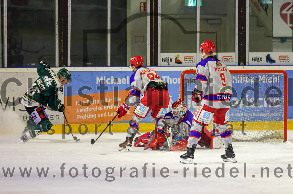 2026-02-15_070_TSV_Erding_gegen_EC_Peiting | Erding, Deutschland, 15.02.2026:Eishockey, Oberliga Süd 2025 / 2026, 47. Spieltag, TSV Erding gegen EC Peiting, Endergebnis: 4:5Dennis Miller (Erding Gladiators, #40), Torwart Tommi Steffen (EC Peiting, #1), Tim Mühlegger (EC Peiting, #84), Justin Maylan (EC Peiting, #9)Foto: Christian Riedel / fotografie-riedel.net