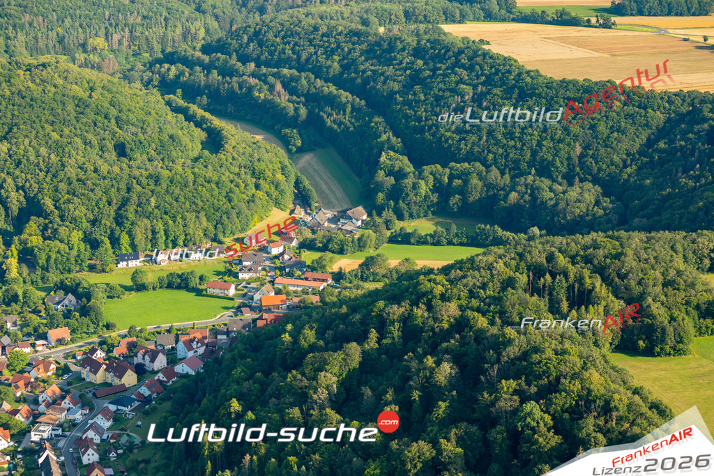 Das Luftbild zeigt :  Kasendorf - Die Luftaufnahme wurde 2024 vom UL-Flugzeug aus erstellt ( keine Drohne ) - Hochauflösende Luftaufnahme - Für grossformatige Ausdrucke geeignet. Die Geschenkidee !Mit Lizenz und Bildrechte bestellbar