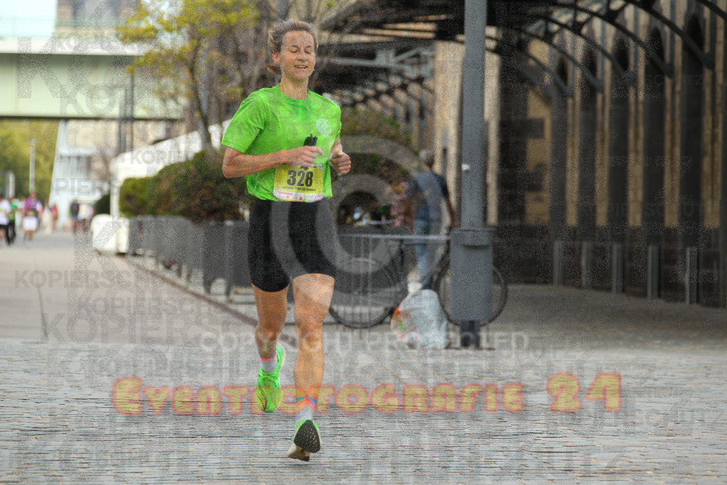 250920_1320_EV4_5245 | Sportfotografie im Rhein-Sieg Kreis, Köln, Bonn, NRW, Rheinland Pfalz, Hessen, etc. Unser Tätigkeitsfeld umfasst den Laufsport vom Volkslauf über den Marathon, Duathlon, Triathon bis zum Ultralauf wie Kölnpfad Ultra oder Schindertrail.
