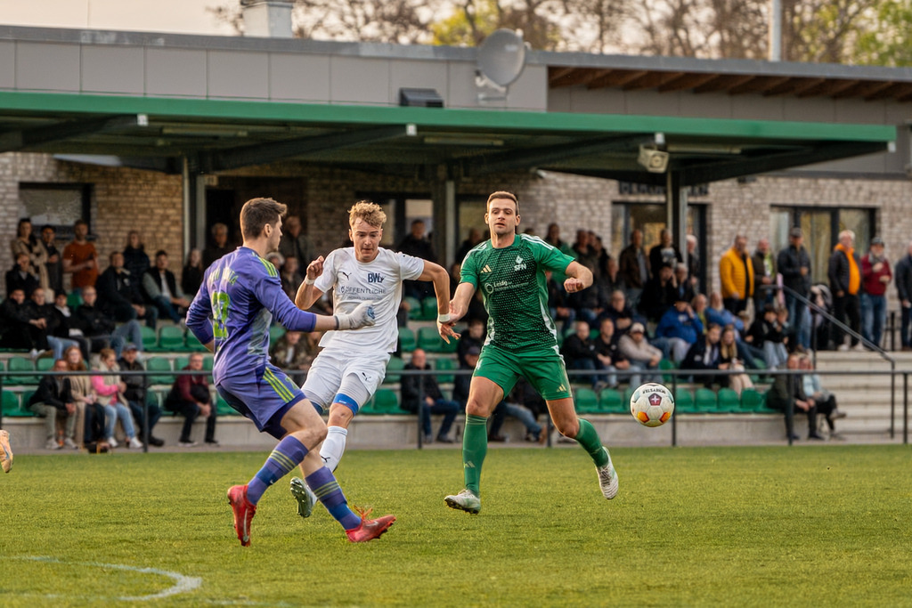 Fußball I Herren I Saison 2025-2026 I Landesliga Weser-Ems I 23. Spieltag I SFN Vechta - BW Lohne II I 00179 | jns.sportfotos - Realisiert mit Pictrs.com