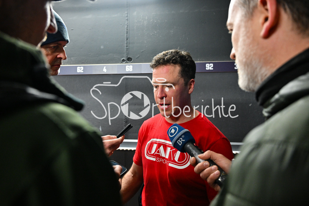 Augsburger Panther - Grizzlys Wolfsburg | AUGSBURG, GERMANY - 15. MARCH: im Bild T. J. TREVELYAN (Augsburger Panther 24) der ein Interview gibt nach dem Match zwischen den Augsburger Panthern und den Grizzlys Wolfsburg am 52. Spieltag der Penny DEL im Curt Frenzel Stadion
