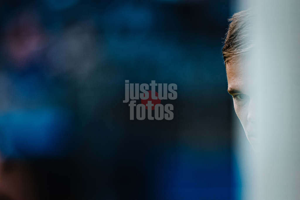 Fußball | Männer | Saison 2023/2024 | 2. Fußball-Bundesliga | 28. Spieltag | Hamburger SV vs. 1. FC Kaiserslautern | 06.04.2024 | Das Auge von Matheo Raab (#19, HSV)