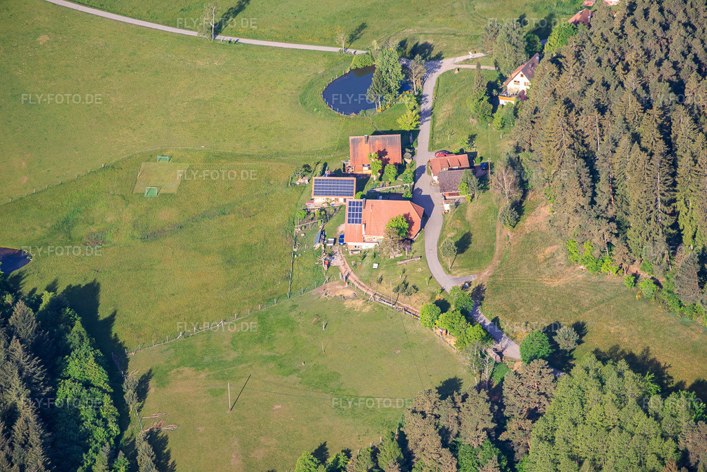 Luftbild: Ferienhaus Kienbronn in Schiltach im Bundesland Baden-Württemberg in Deutschland.Foto: IMG_156256.jpg vom 17.05.2026 durch Werner Riehm/FLY-FOTO.deAuflösung des Originals: 6000 x 4000 pxFerien bei Familie B\xc3\xbchler auf dem Kienbronn im Schwarzwald