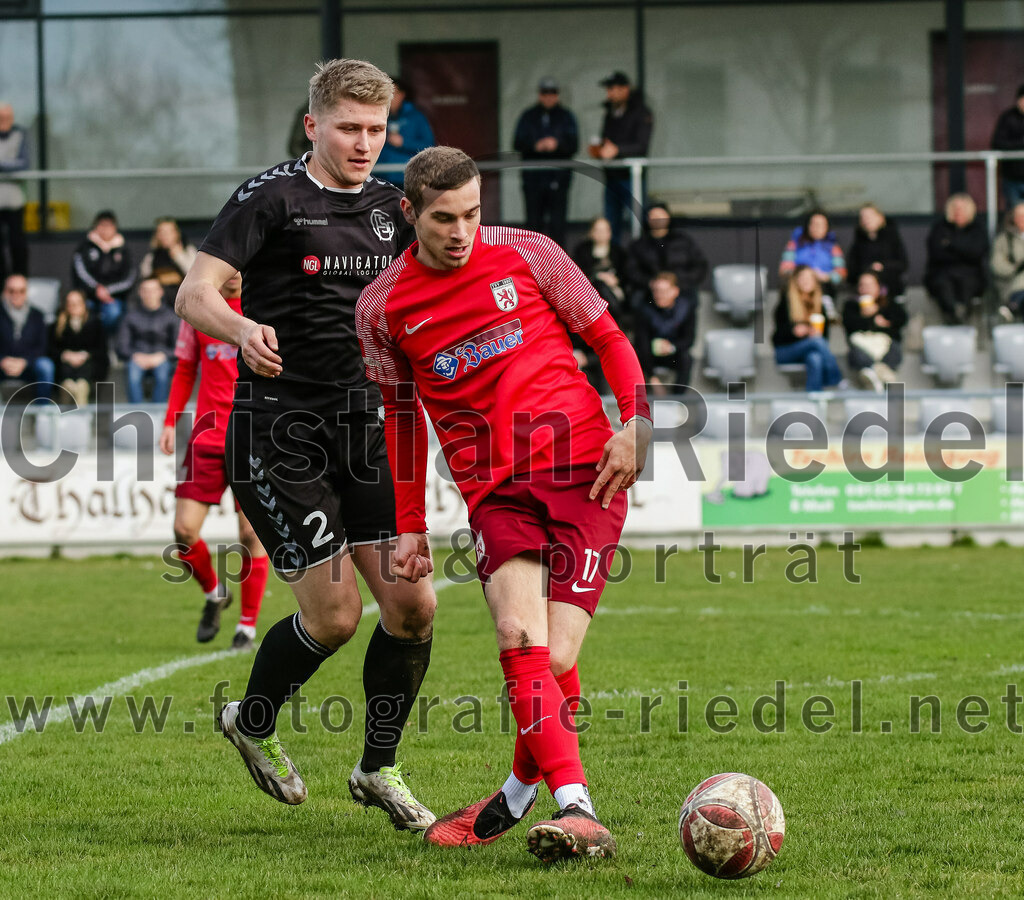 2024-02-24_045_FC_Schwaig_gegen_TSV_1880_Wasserburg | Oberding, Deutschland, 24.02.2024:
Fußball, 2. Runde Qualifikation TOTO-Pokal 2023 / 2024, 1. Spieltag, FC Schwaig gegen TSV 1880 Wasserburg, Endergebnis: 2:3

Tobias Jell (FC Schwaig, #2), Daniel Yordanov (TSV 1880 Wasserburg, #17)

Foto: Christian Riedel / fotografie-riedel.net