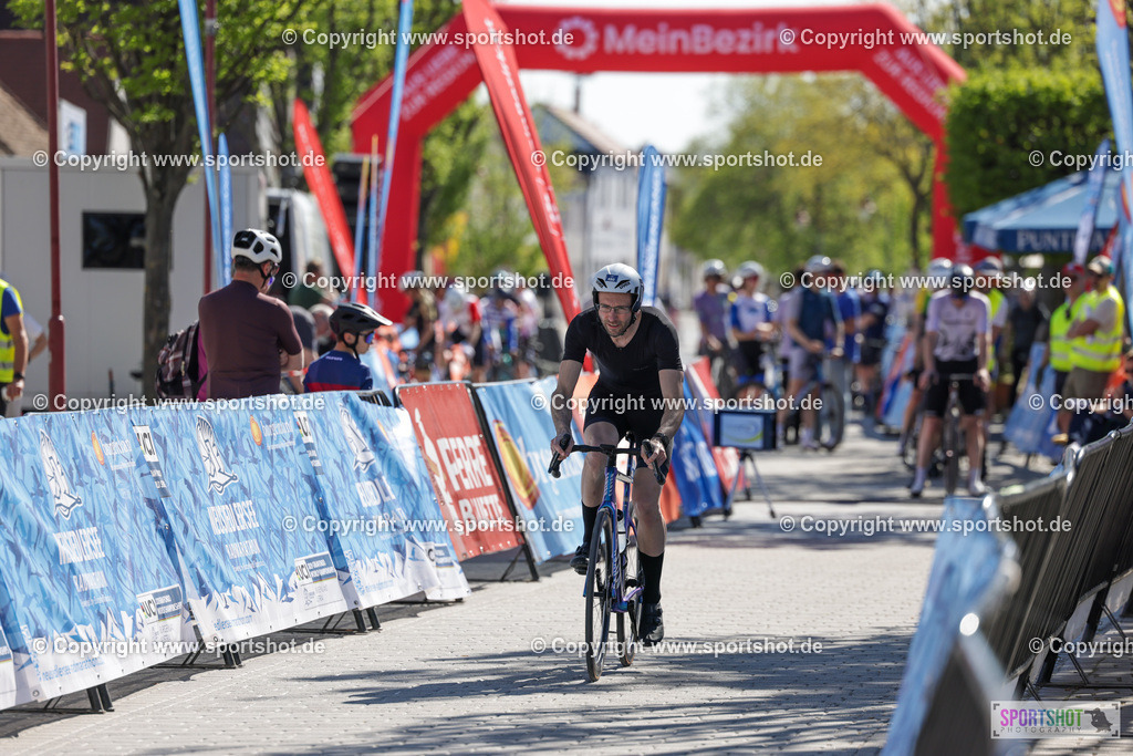 VJ__5416 | Neusiedlersee Radmarathon 2026@sportshot_your_pictrs #yourpictures#roadtowm2029 #nrm #neusiedlerseeradmarathon #neusiedlersee #neusiedlerseetourismus #burgenland #mörbisch #nrm26 #burgenlandtourismus #voglundco #poweredbyburgenlandtourismus #radsport #rad #marathon #ucigranfondo #visitburgenland #ucigranfondoworldseries