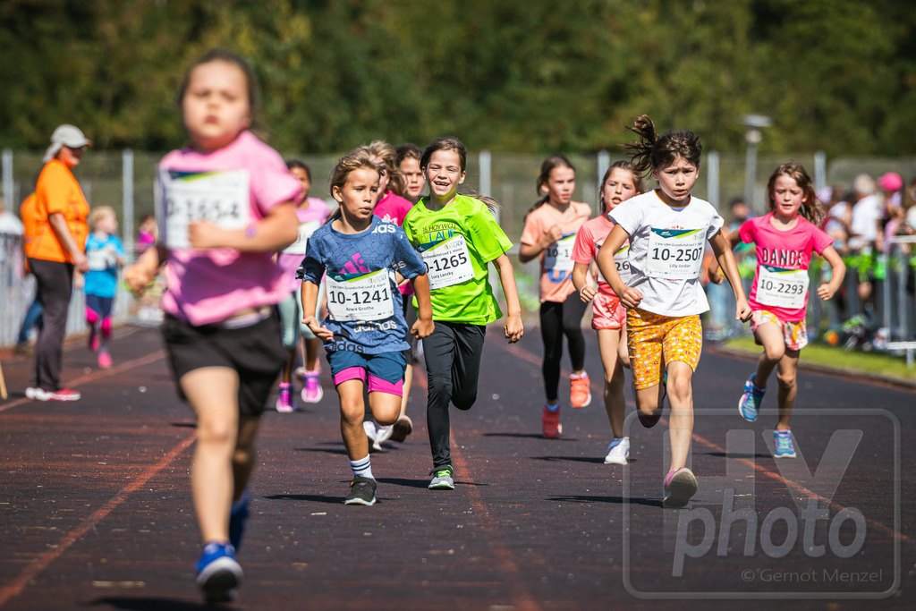 16. Hoywoj-CityLauf im Sportforum Hoyerswerda - 16.09.2023 | 1km VBH-Grundschul-Lauf 2. Klassen - Realisiert mit Pictrs.com