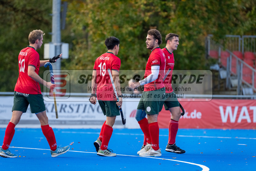 HK_20241019_107877 | 1. Bundesliga Herren Crefelder HTC - Großflottbeker THGC am 19.10.2024 CHTC, Krefeld , Niklas Wellen ( Crefelder HTC 10 ) , Nguyen Tino ( Crefelder HTC #19 ) , Masi Pfandt ( Crefelder HTC #77 ) , Boomes Anton ( Crefelder HTC #23 )