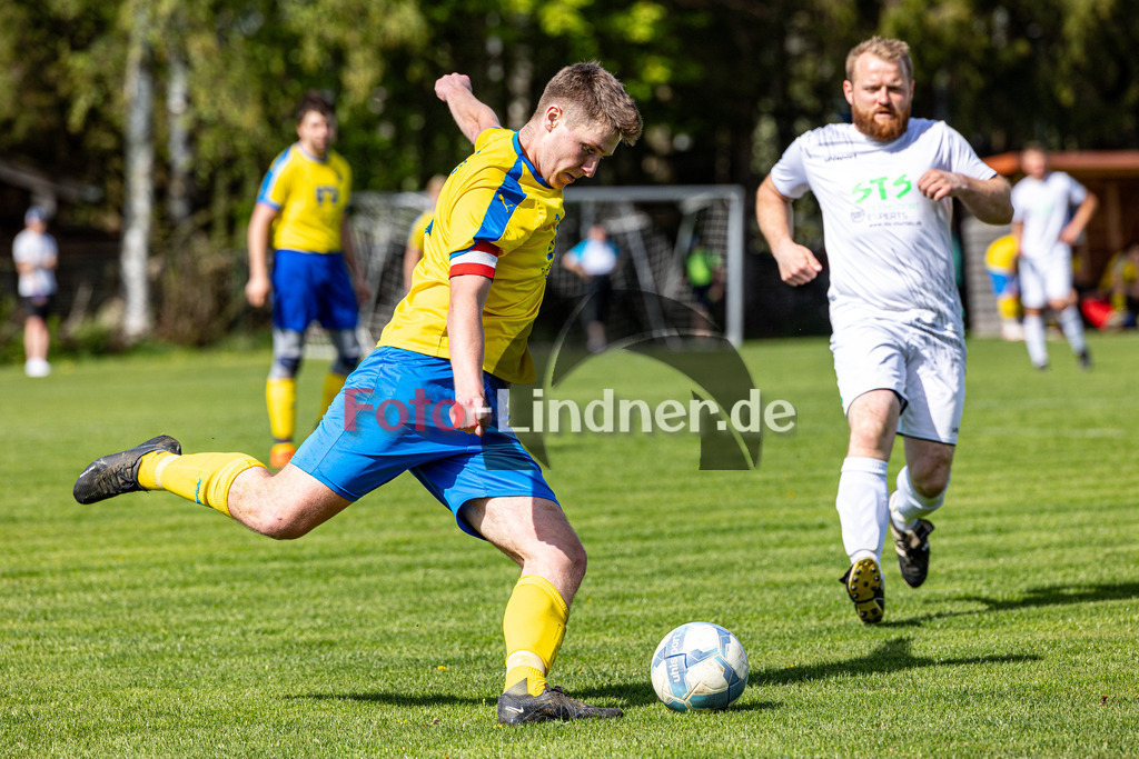 SC Böbing vs SG SV Eberfing/SV Söchering | Abstiegs Qualifikationsrunde A-Klasse Gruppe P, SC Böbing vs SG SV Eberfing/SV Söchering, 20240414,
Paul HABERÄCKER (SCB 4) in Aktion,
2024-04-14 in Böbing (Sportplatz Böbing)
4 Paul HABERÄCKER (SCB 4)
Copyright: WolfgangxLindner foto-lindner.de