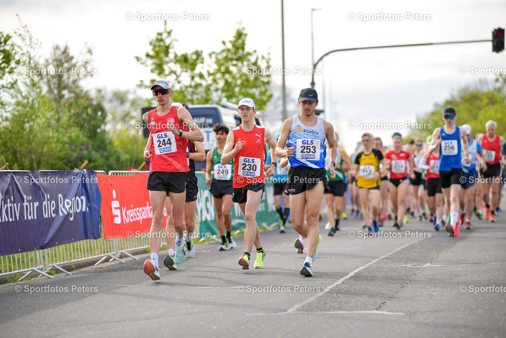 _KP17945_1 | 13.04.2025, xkaix, Leichtathletik Deutsche Meisterschaft 2025, Straßengehen v.l. Start der 20km mit Christopher Linke (SC Potsdam), Leo Koepp (LG Nord Berlin), Nathaniel Seiler (TV Buehlertal) - Realisiert mit Pictrs.com