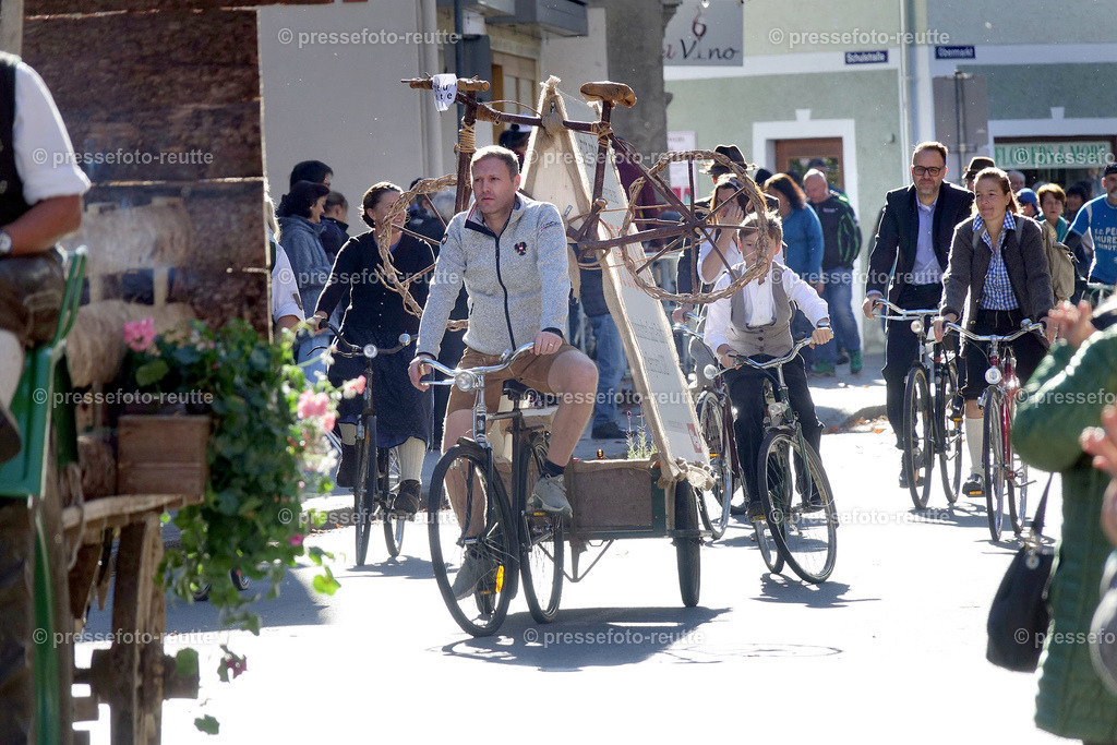 x-news-2022-Okt16-LJ_Erntedank_-RADLER-DSD04790 | Info aus dem Bezirk Reutte/Ausserfern Tirol sowie eine umfangreiche Bilddatenbank über die gesamte Region: Lechtal, Talkessel Reutte, Tannheimertal, Zwischentoren. Lech, Plansee, Zugspitze, Grenztunnel, B179, Fernpassstraße, Verkehr, Lawinen, Tradition, - Realisiert mit Pictrs.com