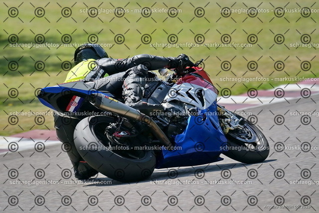 26BT02-1445 | markuskiefer.com - Realisiert mit Pictrs.com