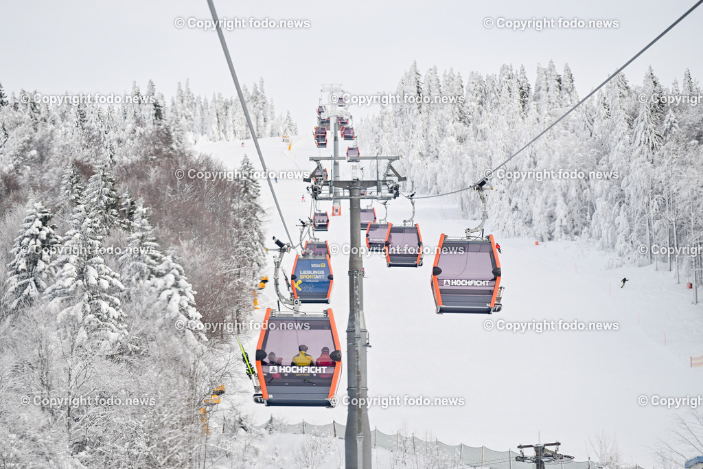 Hochficht_ Skigebiet_ Boehmerwald_ Saisonopening_ 08.12.2023-30 | 08.12.2023, Hochficht, AUT, Skigebiet Hochficht, Boehmerwald, Saisonopening 2023, im Bild Bergbahn, Gondel, Skilift