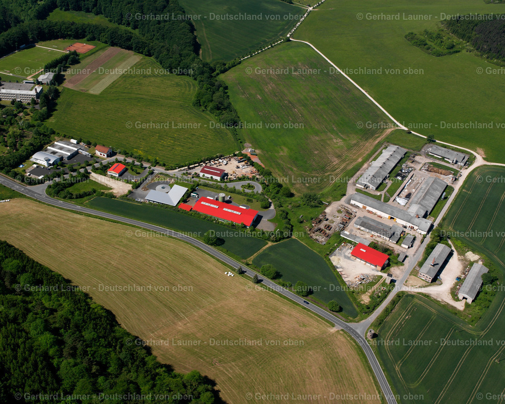 2634091 | WüSTHEUTERODE 16.06.2006 Gewerbegebiet und Firmenansiedlung an der Straße Bei der Warte in Wüstheuterode im Bundesland Thüringen, Deutschland. // Industrial estate and company settlement on street Bei der Warte in Wuestheuterode in the state Thuringia, Germany. Foto: Gerhard Launer