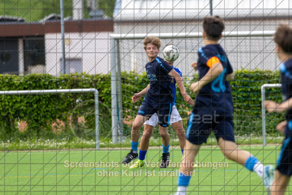 20250503_160438_0735 | #, 1.FC Eislingen (hellblau) vs. SGM TSG Zell-Hattenhofen-Holzmaden (dunkelblau), Jugend-Fussball, C-Junioren Landesstaffel Mitte, 18. Spieltag, Saison 20242025, Kunstrasenplatz, Haldenstraße 45, 73054 Eislingen, 03.05.2025 - 1500 Uhr,Foto: PhotoPeet-Sportfotografie/Peter Harich