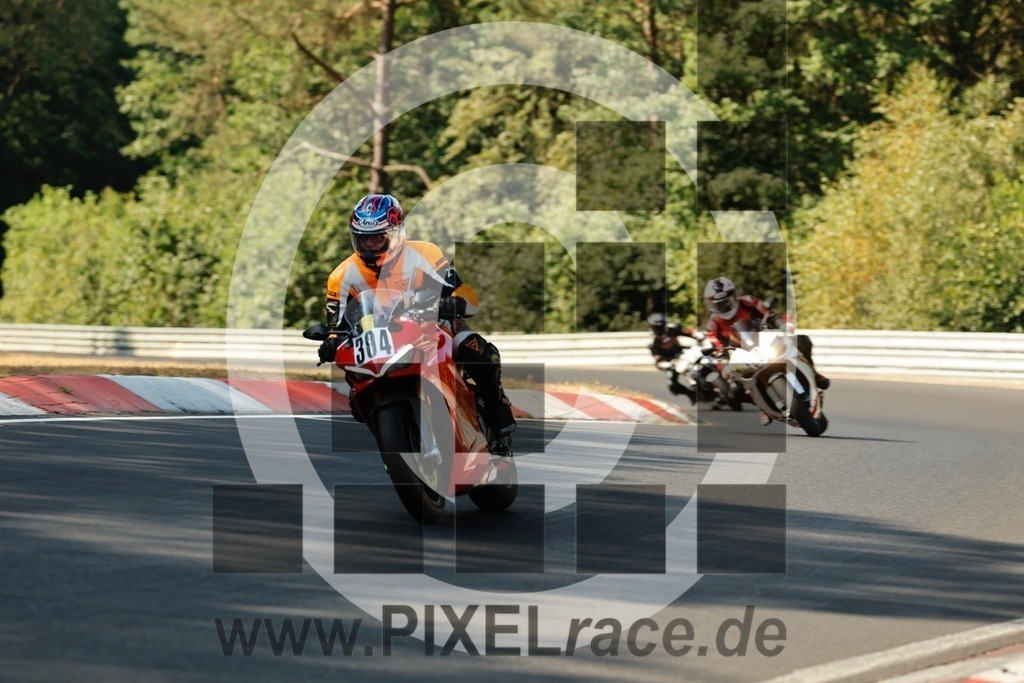0304-20260803_01590 | Schöne Erinnerungen an spannende Momente - das festzuhalten ist unser Job. PIXELrace.de ist seit 2003 auf den Rennstrecken Europas unterwegs um die Action draußen beim Fahren und die wunderbare Stimmung imm Fahrerlager für euch einzufangen.