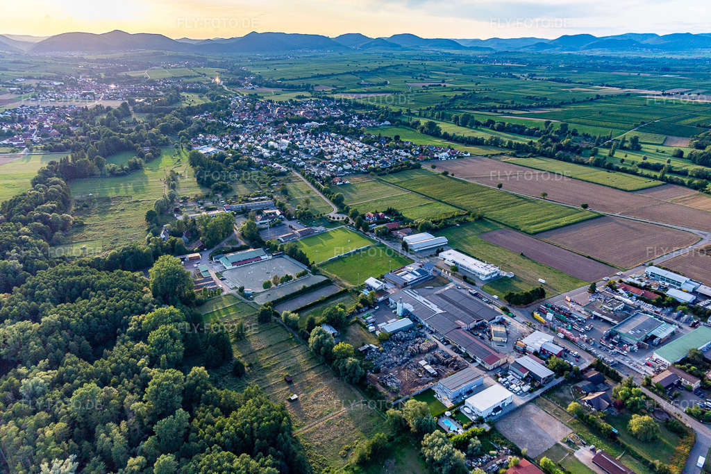 Luftbild: Reit- und Fahrverein e.V im Ortsteil Billigheim in Billigheim-Ingenheim im Bundesland Rheinland-Pfalz in Deutschland. Foto: IMG_116827.jpg vom 14.08.2019 durch Werner Riehm/FLY-FOTO.de