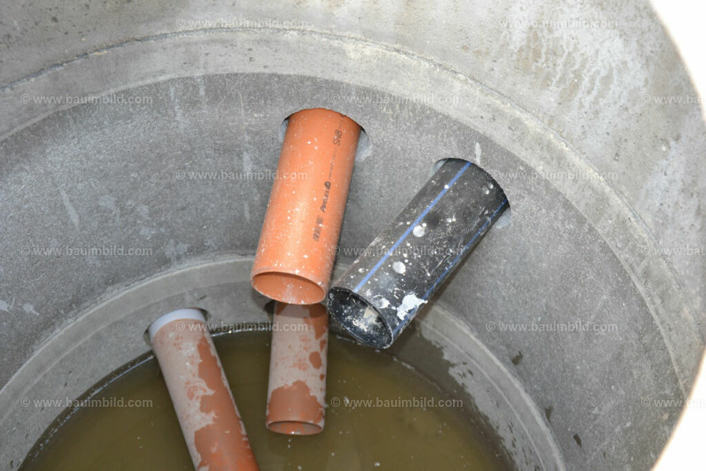 bib-lg03-abwasserkanal-0107 | Nach LV-Leistungsgruppen sortierte Detailfotos über den Bau eines Hauses. Alle Hausbau-Bilder direkt vom Urheber und Autor der Website Haus-Selber-Bauen.com