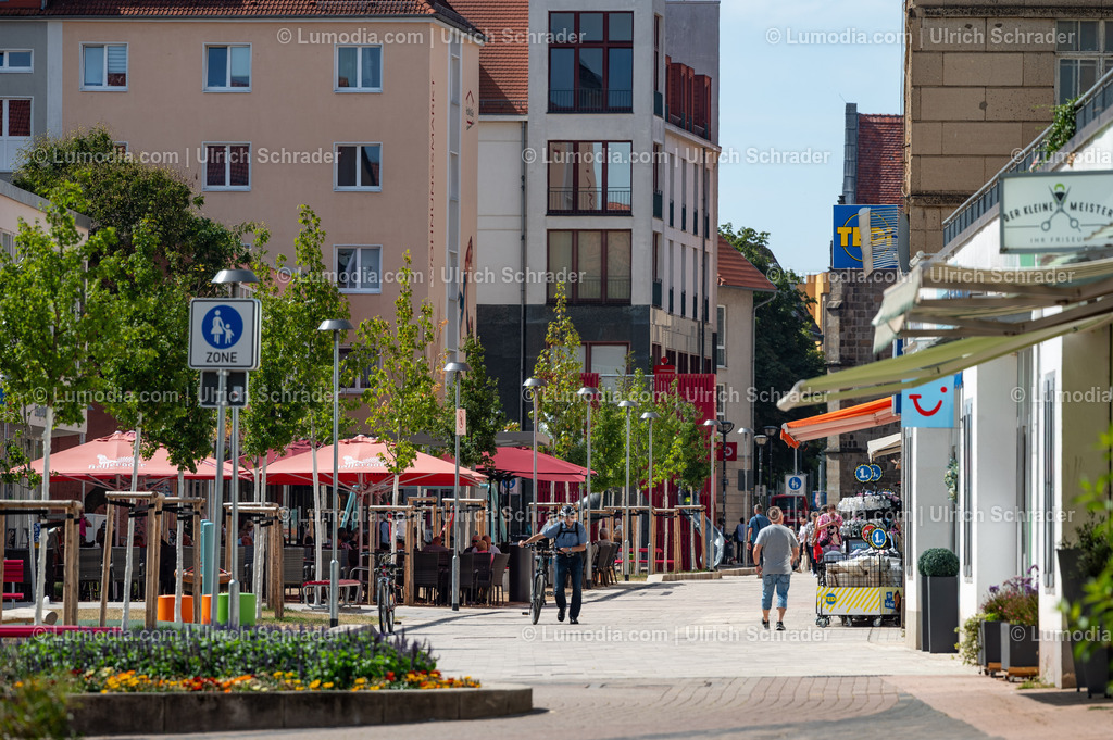 10049-14221 - Breiter Weh in Halberstadt | Stockfoto und Bilderpool mit Bildmaterial aus Deutschland, dem Harz, Halberstadt, Quedlinburg, Wernigerode und weltweit. Qualitativ hochwertige und professionelle Fotos anschauen und kaufen. - Realisiert mit Pictrs.com