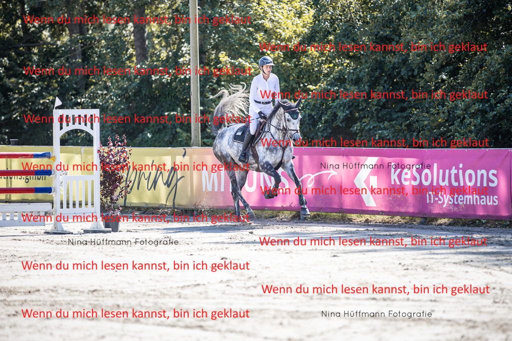 BK1A6786 | Turnierbilder Turnierfotos Nina Hüffmann Turnierfotografie Pferdefotografie Tierzeichnung Haustierzeichnung Pferdezeichnung Hundezeichnung Videograf  - Realisiert mit Pictrs.com
