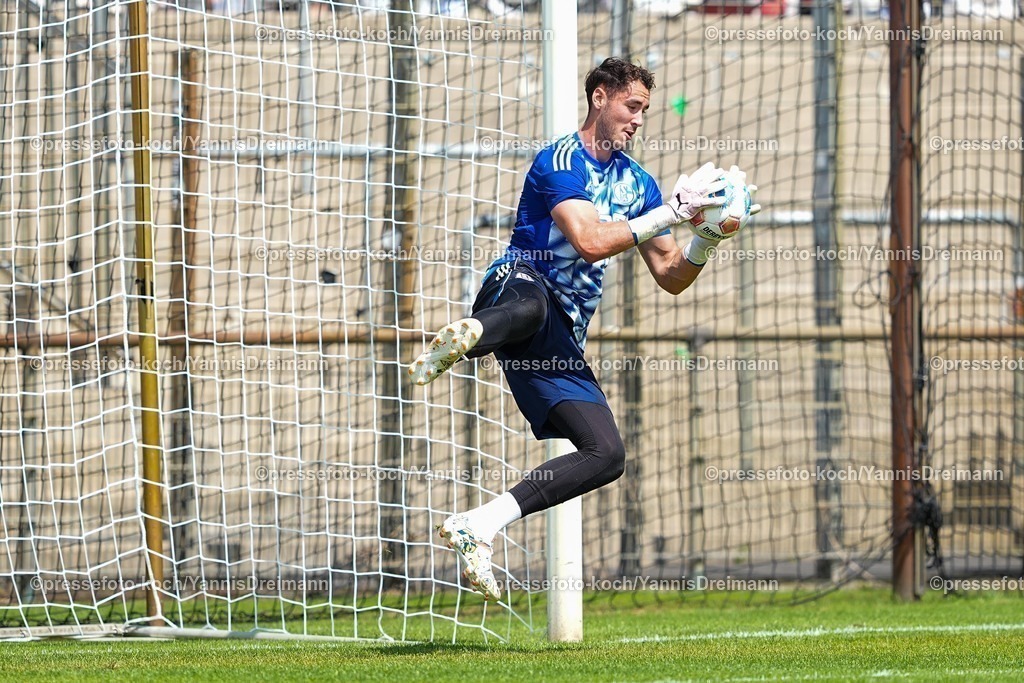 xYDR20072501045 | 20.07.2025, xydrx, Fußball, Rot Weiss Ahlen - FC Schalke 04, Testspiel, Wersestadion: Justin Heekeren (FC Schalke 04 #28)