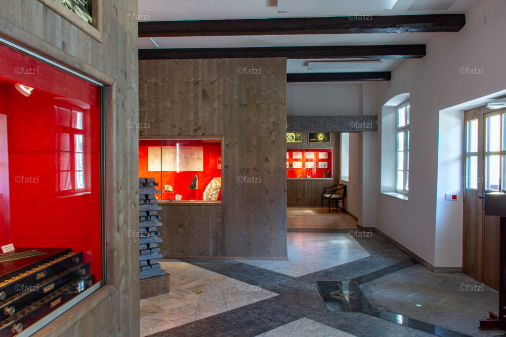 Bergbau-Museum Innen _fatzi_20230908-143400 | Fatzi Bilder-Archiv! 
Die Bilder sind für private Nutzung lizenzfrei. Die kommerzielle Nutzung ist möglich und erwünscht, jedoch bitte ich um vorherige Kontaktaufnahme per E-Mail (info@fatzi.at) oder unter +43 650 7828269 - Realisiert mit Pictrs.com