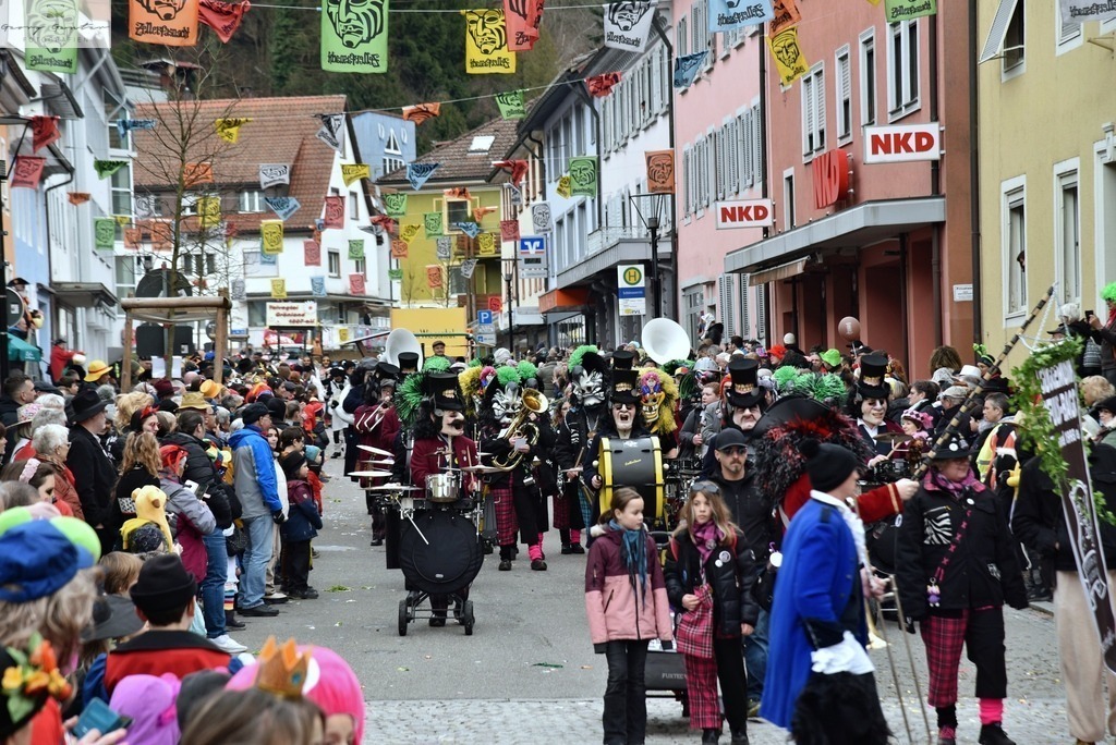 FasMontag _24-087-RA | Fotoblog Schwarzwald, Foto Blog Wiesental, Pfaffenberg, Winterzauber, Zeller Bergland, Zell im Wiesental, Fotoblog Wiesental, Landschaftsfotos, Bilder Wiesental, Natur, Naturbilder, Fastnacht, Zeller Fastnacht, Zeller Fasnacht, Zeller Bergland, Belchen, - Realisiert mit Pictrs.com