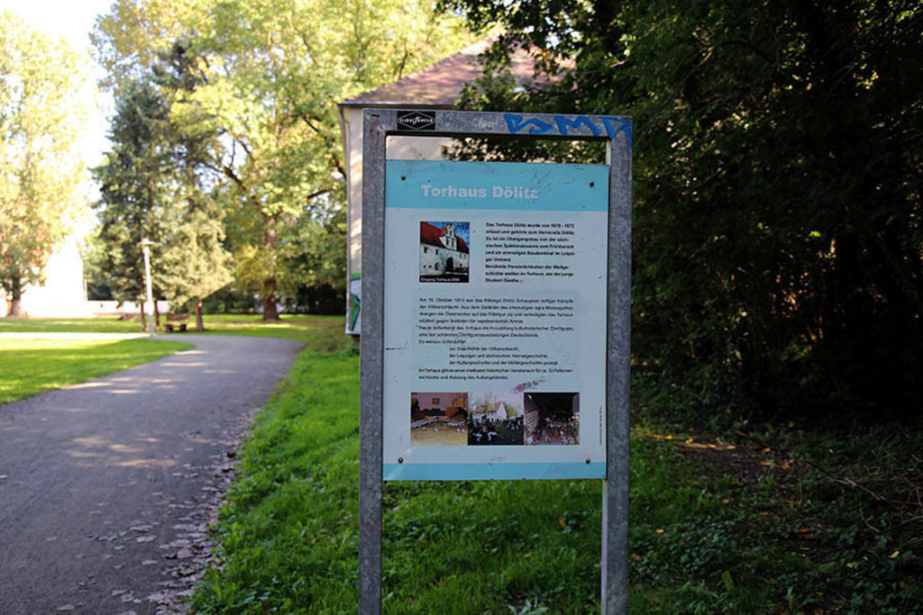 Torhaus Dölitz | Das Team hinter BILDLEXIKON LEIPZIG bündelt historische wie aktuelle Informationen über die Stadt Leipzig in Text und Bild auf einer Plattform und stellt diese der interessierten Öffentlichkeit zur Verfügung.
