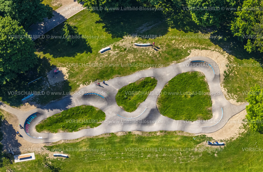 Bottrop230509524 | Luftbild, Pumptrack im Volkspark, Batenbrock-Nord, Bottrop, Ruhrgebiet, Nordrhein-Westfalen, Deutschland