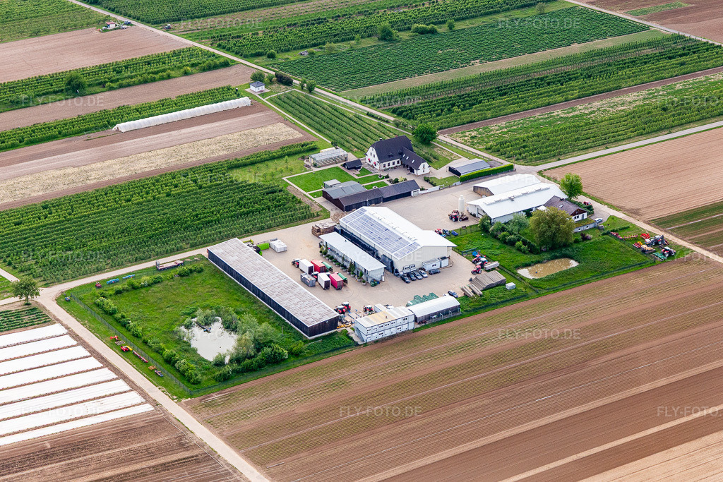 Luftbild: De Bauer in Winden im Bundesland Rheinland-Pfalz in Deutschland. – Foto: IMG_126915.jpg vom 28.05.2021 durch Werner Riehm/FLY-FOTO.de – Auflösung des Originals: 5160 x 3440 px – WWW.BAUERS-GARTEN.DE