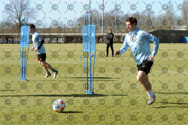 RGE_8738b | Hertha BSC, 2.Bundesliga, Herren, Training auf dem Gebhardt-Platz, Saison 2025/26, Leon Jensen ( Hertha BSC ),  04.03. 2026, Fotograf: Ralf Gebhardt - Realisiert mit Pictrs.com