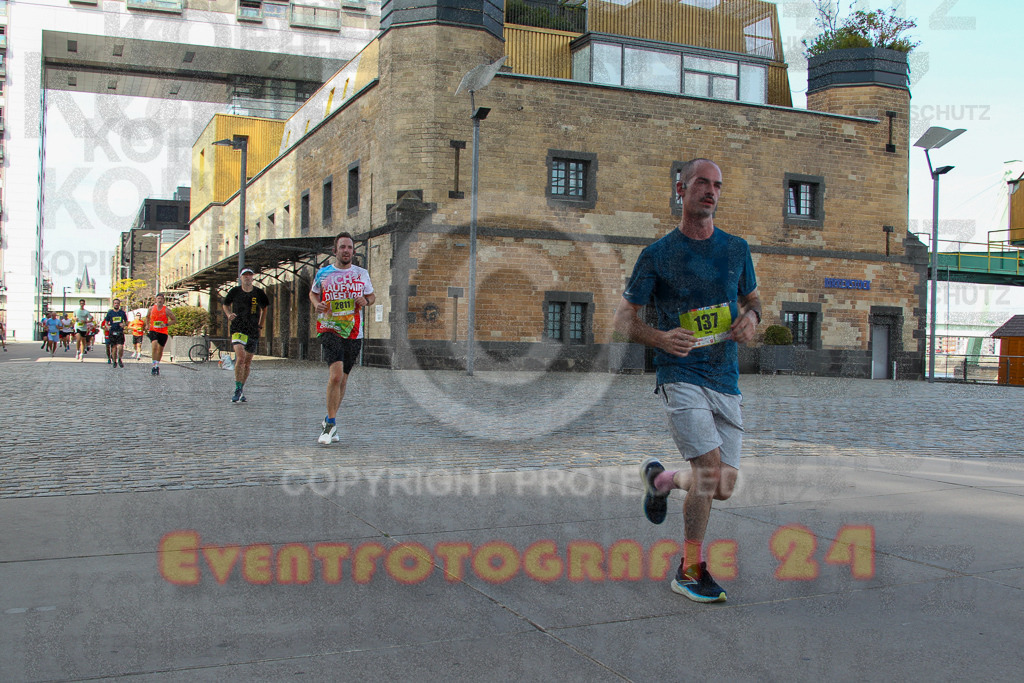 250920_1453_EV4_7411 | Sportfotografie im Rhein-Sieg Kreis, Köln, Bonn, NRW, Rheinland Pfalz, Hessen, etc. Unser Tätigkeitsfeld umfasst den Laufsport vom Volkslauf über den Marathon, Duathlon, Triathon bis zum Ultralauf wie Kölnpfad Ultra oder Schindertrail.