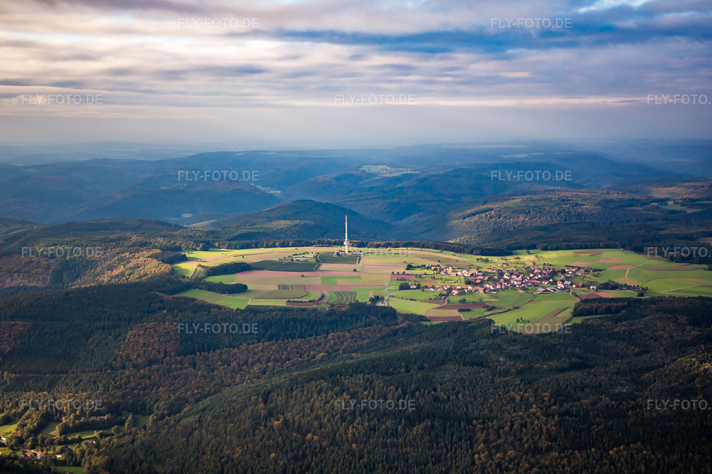 Luftbild: Fernmeldeturm- Bauwerk und Fernsehturm Katzenbuckel im Ortsteil Reisenbach in Mudau im Bundesland Baden-Württemberg in Deutschland. Foto: IMG_073582.jpg vom 26.09.2014 durch Werner Riehm/FLY-FOTO.de