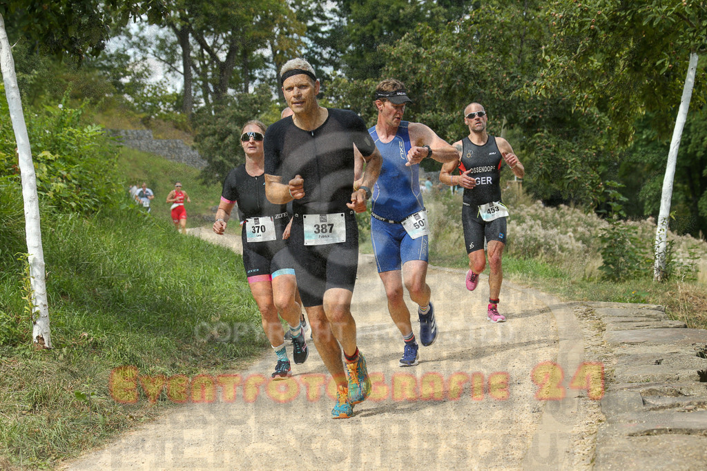 250824_1343_EX1_3384 | Sportfotografie im Rhein-Sieg Kreis, Köln, Bonn, NRW, Rheinland Pfalz, Hessen, etc. Unser Tätigkeitsfeld umfasst den Laufsport vom Volkslauf über den Marathon, Duathlon, Triathon bis zum Ultralauf wie Kölnpfad Ultra oder Schindertrail.