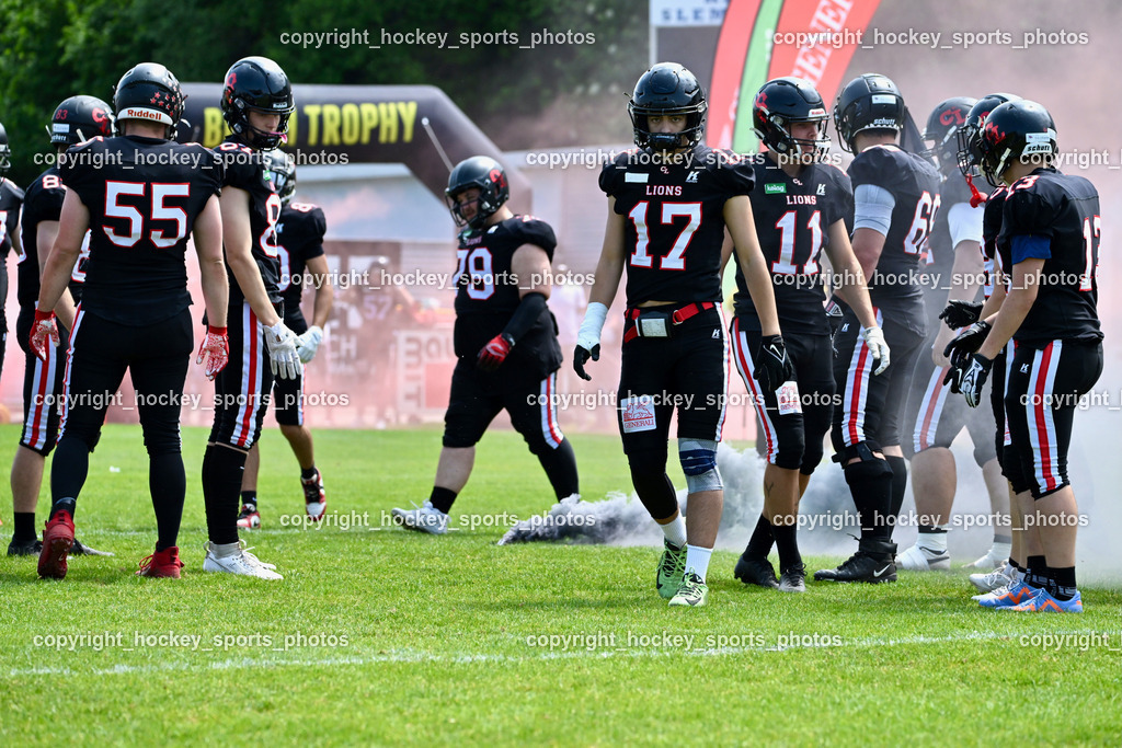 Carinthian Lions vs. Cineplexx Blue Devils | Einlauf Carinthians Lions Mannschaft, Carinthian Lions vs. Cineplexx Blue Devils, Carinthian Lions vs. Cineplexx Blue Devils am 09.06.2025 in Klagenfurt (ASV Sportplatz), Austria, (Photo by Bernd Stefan)
