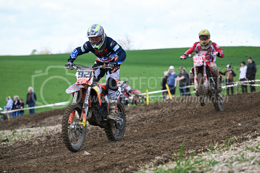 Motocross Schlatt bei Winterthur - 29. April 2023 | #921 Buergler Kris aus Illgau (CH) auf KTM in der Kategorie MX2 am Motocross Schlatt bei Winterthur, 29. April 2023.
Instagram: @mx_schlatt | @mc_wila | @sam_schweiz
Bild: Sportfotografie Markus Aeschimann | www.markus-aeschimann.ch - Realisiert mit Pictrs.com